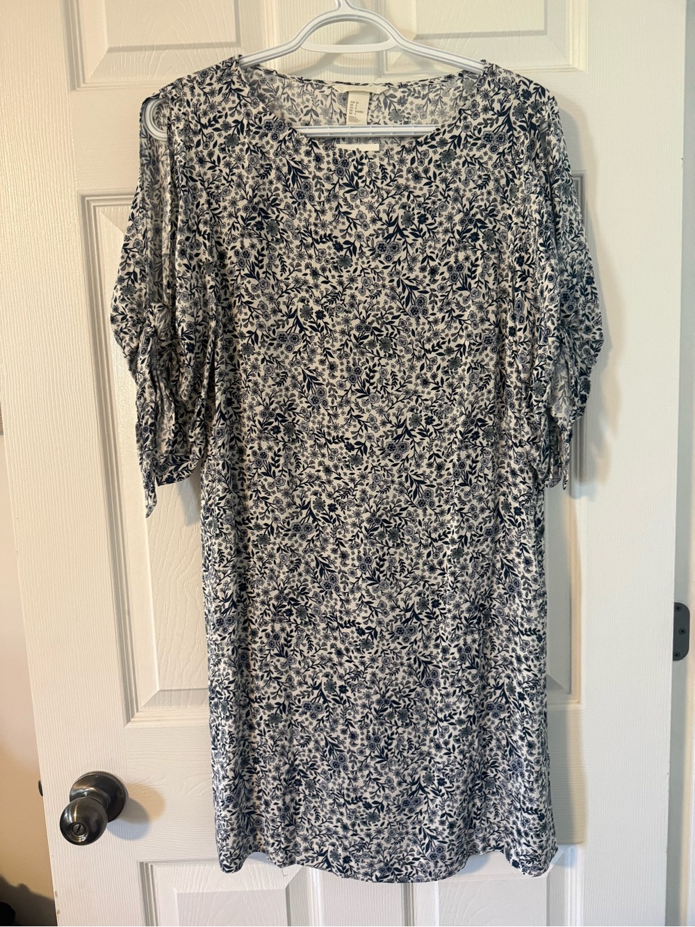 56. 5/$15                                  H&M FLORAL MIDI SHIFT DRESS SZ 2 BNWT